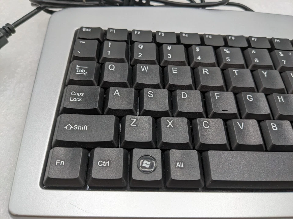 ADESSO AKB-901 Mini Keyboard PS/2 USB (Q2) - Free Shipping - Image 3 of 4