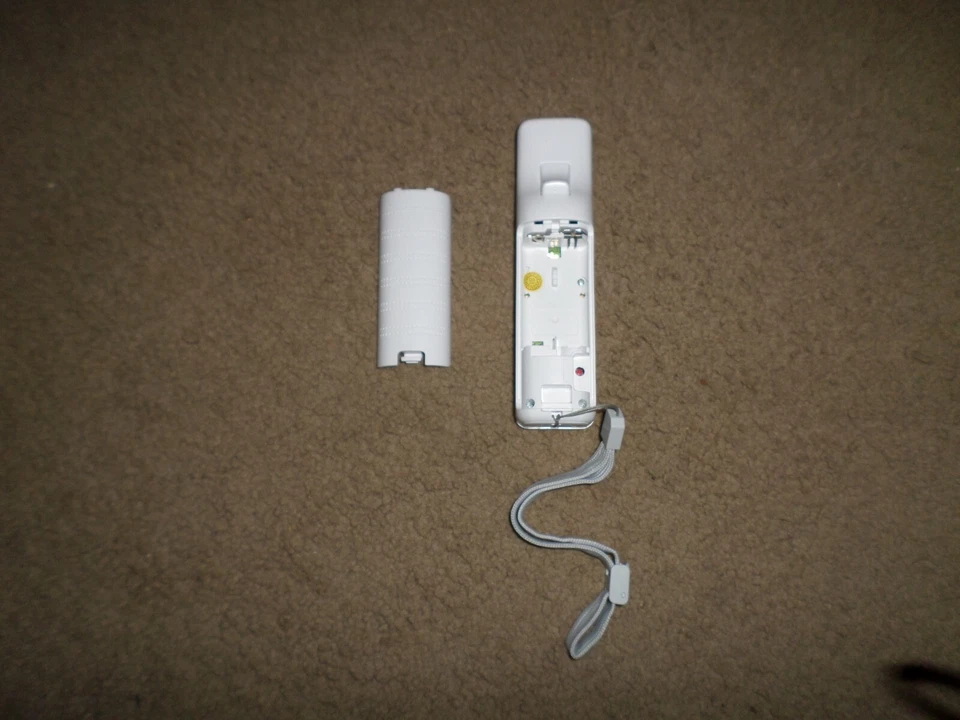 Old Skool Wireless Remote for Nintendo Wii and Wii U White - Image 3 of 3