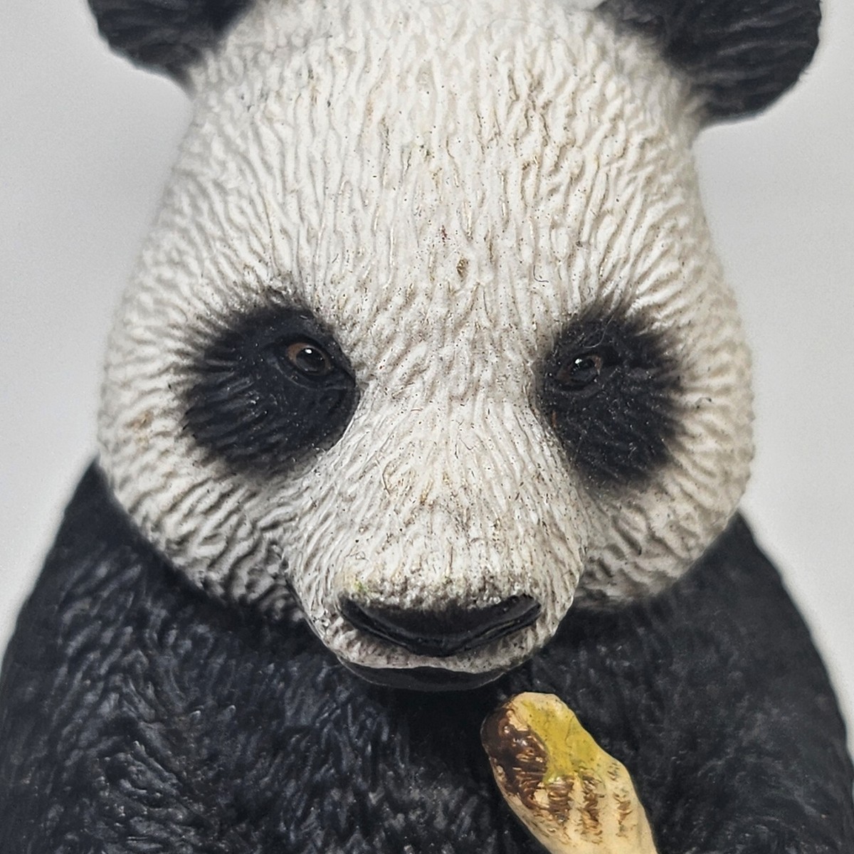 SCHLEICH 2007 #14664 GIANT PANDA BEAR EATING BAMBOO PVC FIGURE