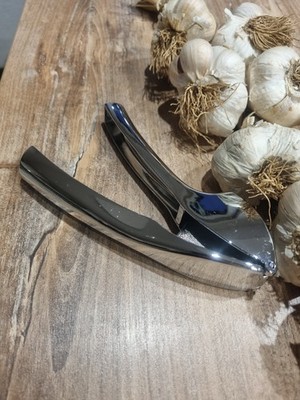 Knoblauchpresse  Edelstahl  NEU ORIGINAL  VERPACKT  mit Zubehör 