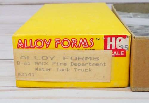Alloy Forms 3141, Mack B-61 Fire Department Water Tank Truck Kit, HO Scale - Picture 2 of 5