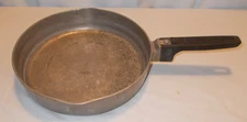 Vintage Magnalite 4508 9.75 Skillet Frying Pan Double Spout 9-3/4 GHC 10” No Lid