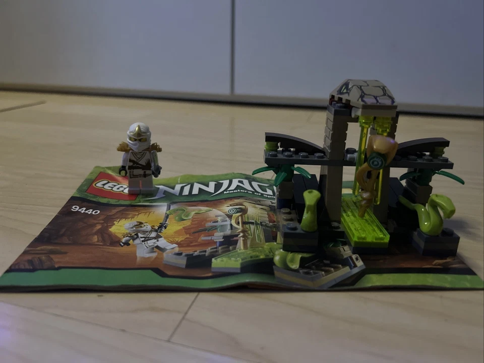 LEGO Ninjago 9440 Venomari Shrine
