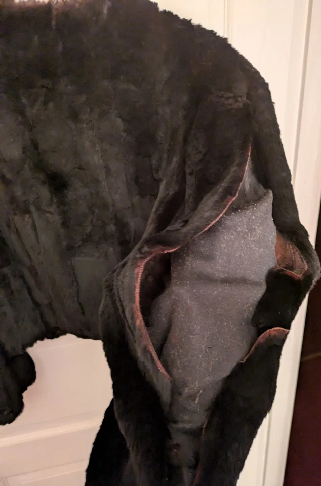 Chaqueta corta de piel genuina vintage negra PARA CHATARRA/ARTESANÍAS DAÑADA ¿Conejo esquilado? Foto 3 de 4