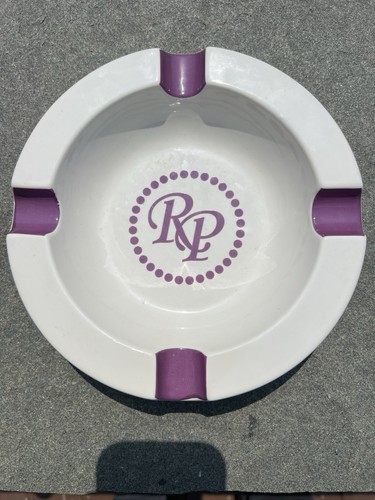 Rocky Patel Offizieller Keramik Aschenbecher, 4 Zigarrenauflagen Lila (8 1/2")