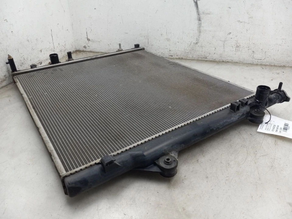 07-14 TOYOTA FJ CRUISER 4.0L 4WD AT RADIATOR  - Image 4 of 4