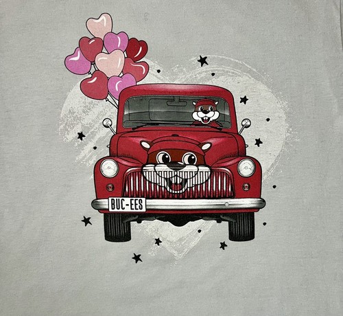 T-shirt Buc-ee's Texas doppia faccia San Valentino cuori grafica adulto MD 19 X 28" - Foto 2 di 7
