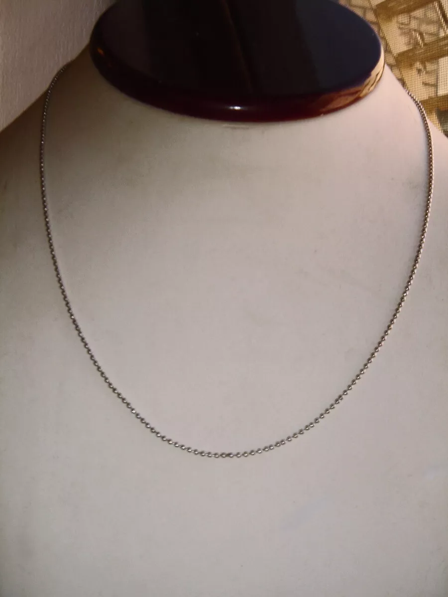 Small platinum chain outlet