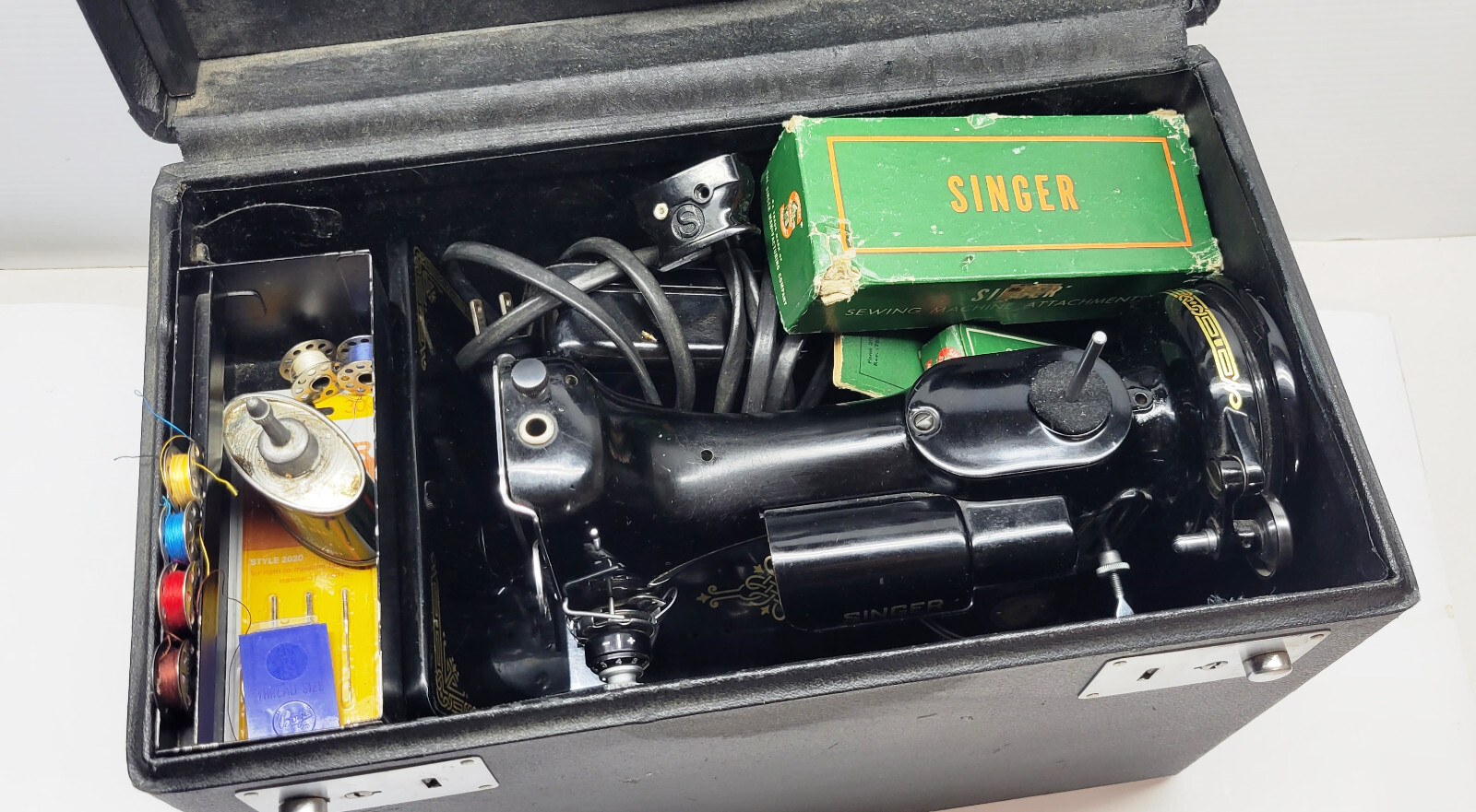 Vintage 1951 Portable Singer 221 Featherweight Sewing Machine/Case