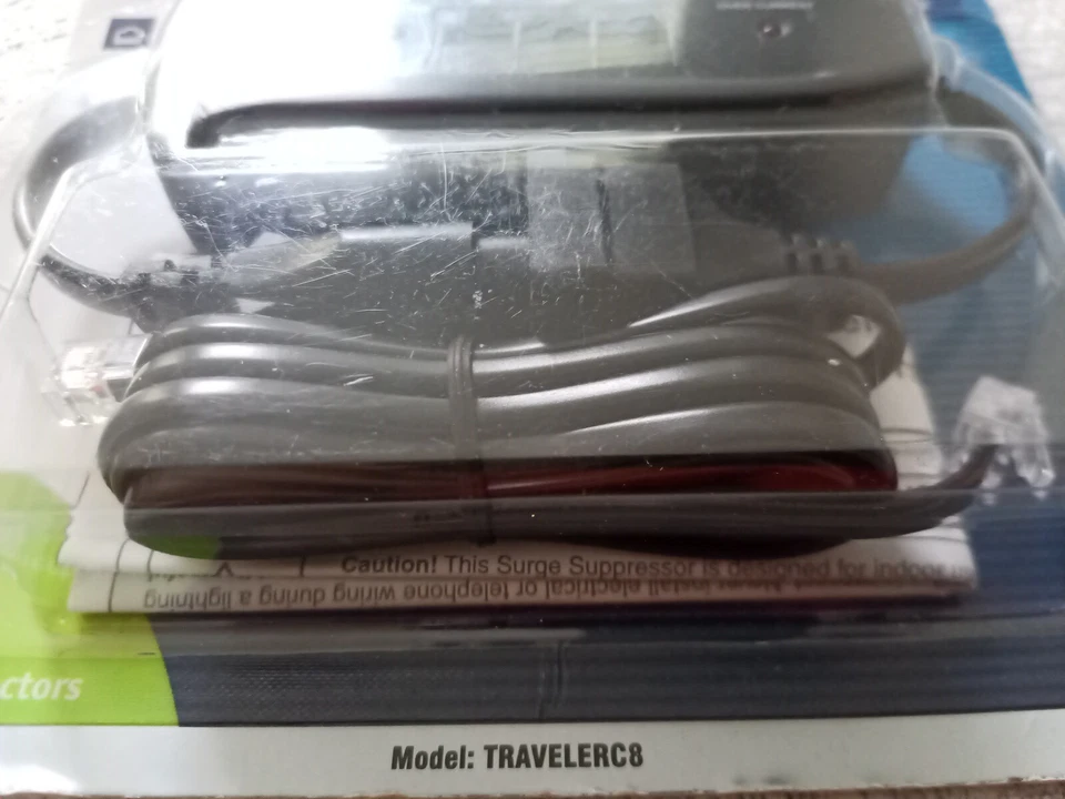 Tripp-Lite surge protection, Suppressor 1130 joule 120V/240V Traveler in-line - Image 3 of 4