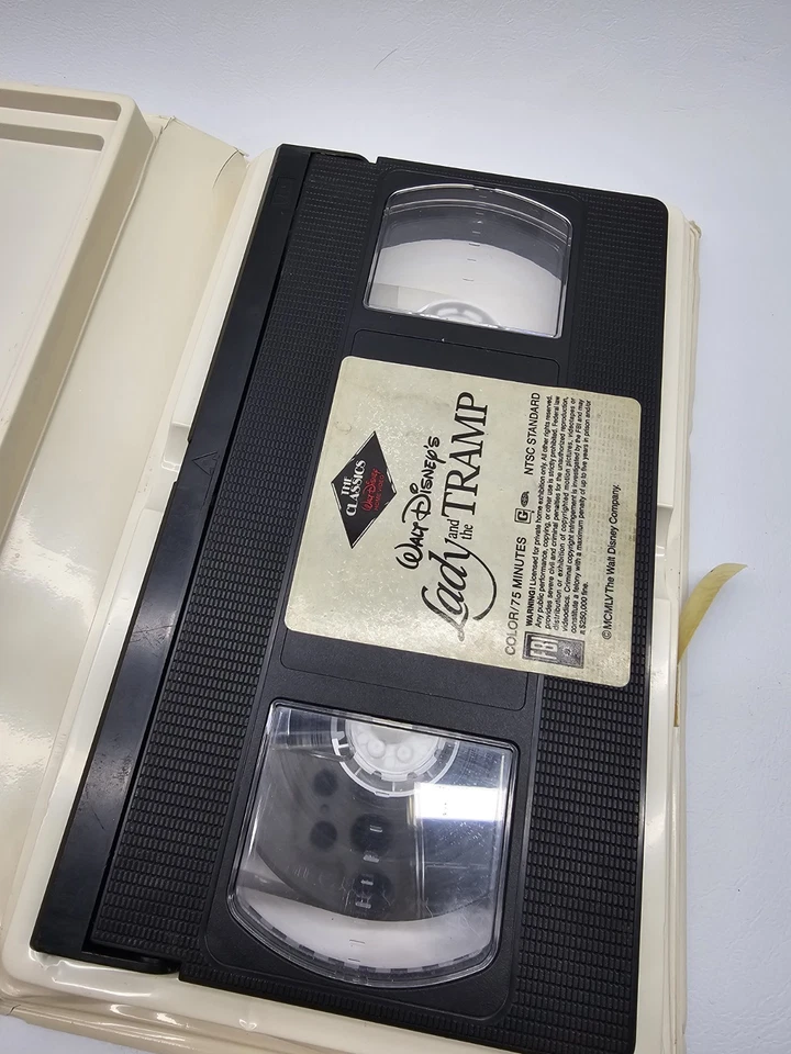 Lady & The Tramp VHS Clamshell Walt Disney Classic Black Diamond  - Image 3 of 4