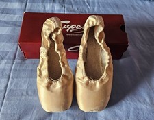 CAPEZIO Aria Ballet Pointe Shoes No Ribbons Size 9.5WW