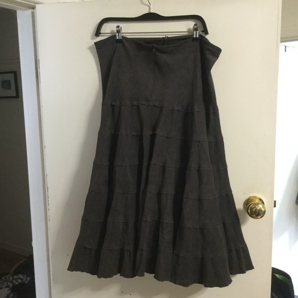 🤍 JACQUI E Brown Fake Suede Tiered A Line Full Skirt Drop Waist Size 16
