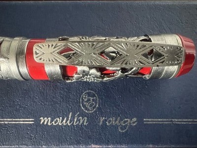 Moulin Rouge Stift Füllfederhalter Lack Rot Kartusche Ridium Point Unbespielt