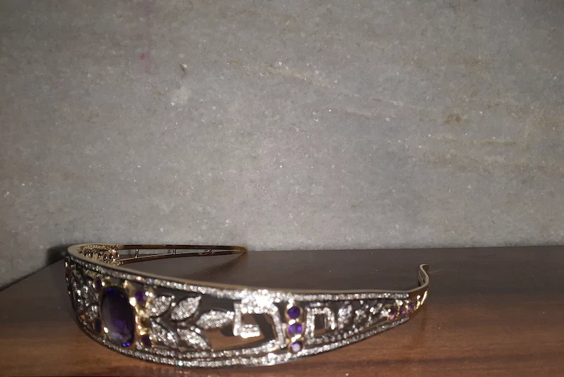 Antigua tiara de oro amarillo de 18 quilates con diamantes y amatista de princesa de 12,40 quilates Foto 2 de 4