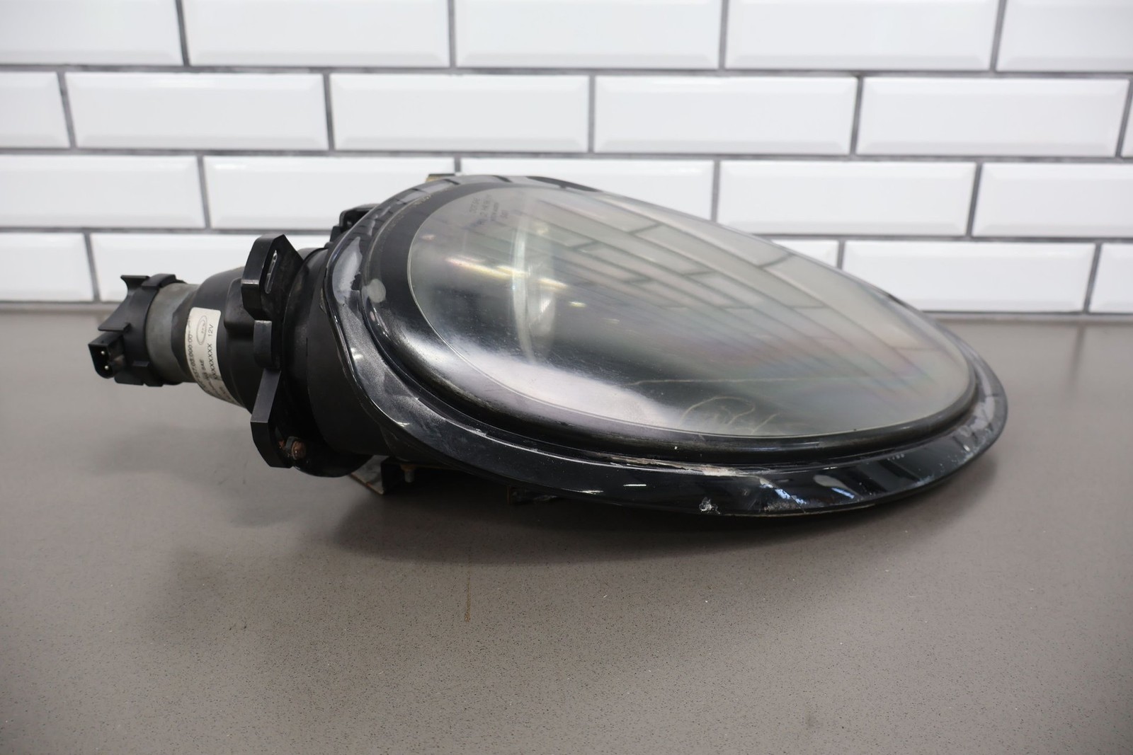 Aston Martin Vantage 2002 Right Headlight
