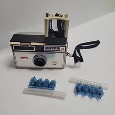 Vintage Kodak Instamatic 104 Film Camera Flash Cube Spare Bulbs 35mm Untested