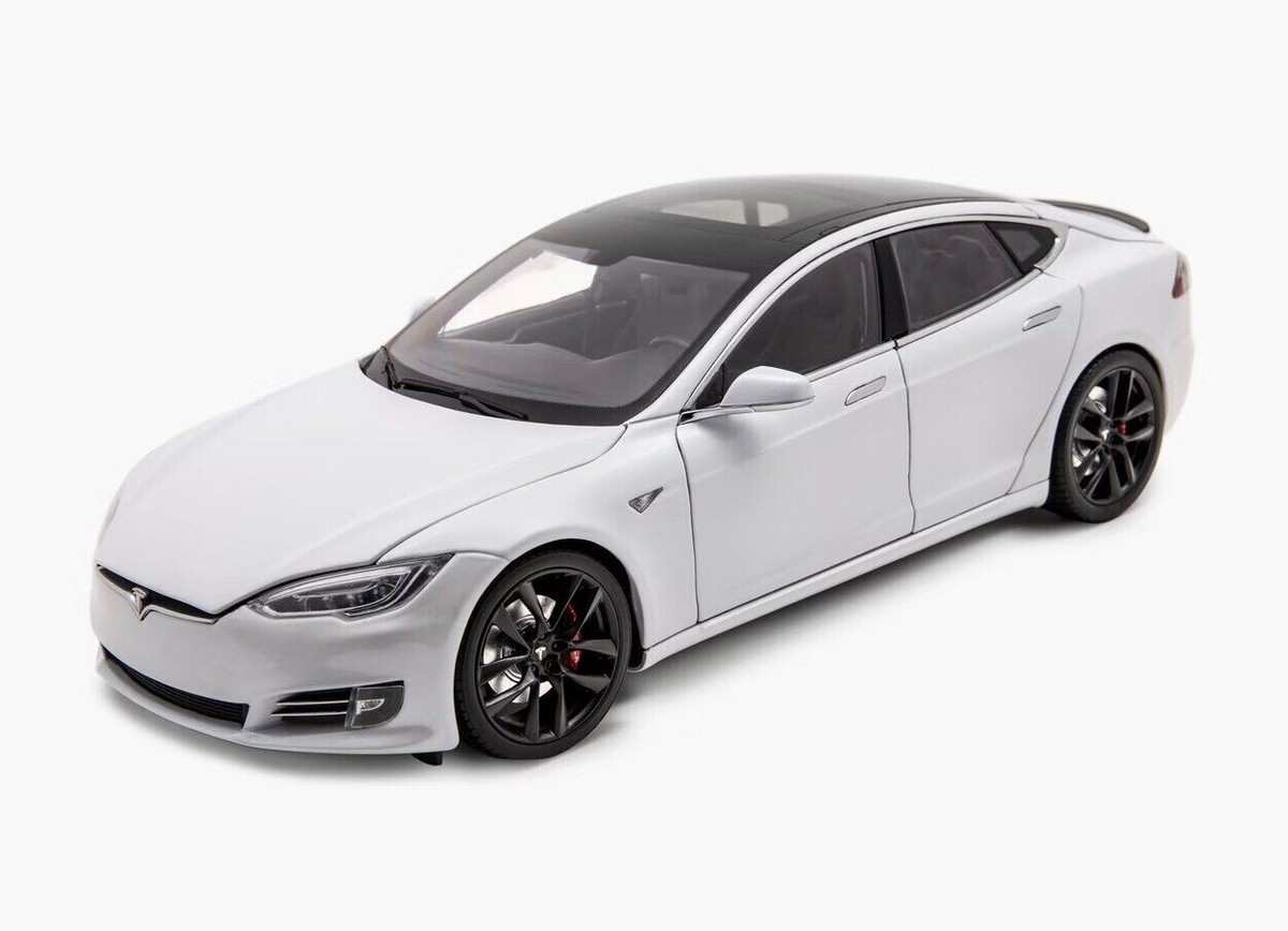 OFFICIAL Tesla Diecast 1:18 Scale Model S P100D New In Box Car