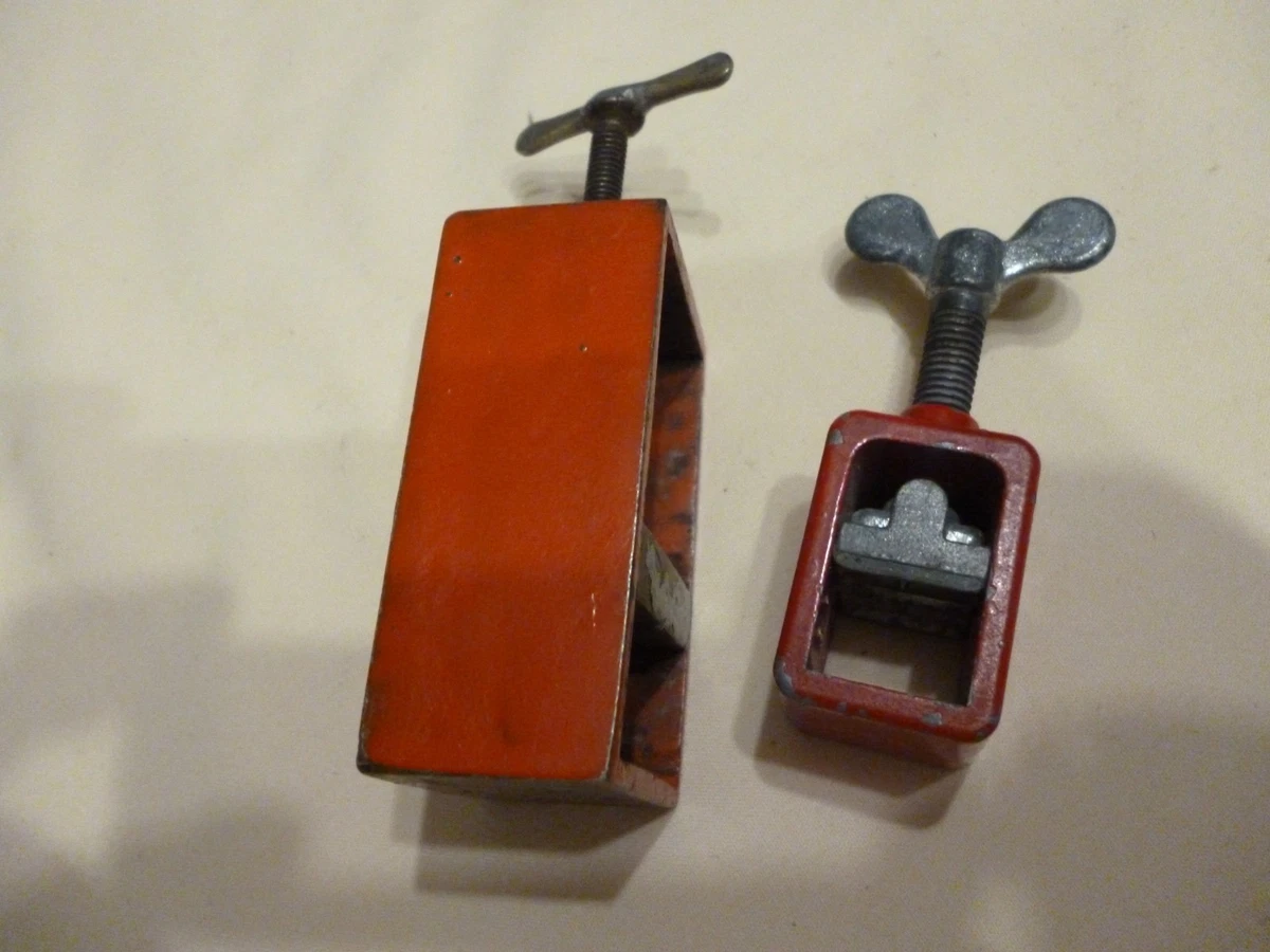 Par de prensas de pan Fising Tackle vintage, una Lesney