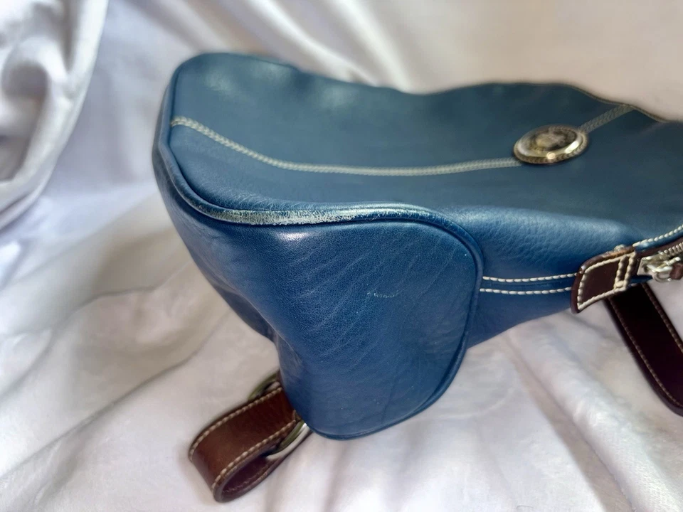 Mochila Dooney & Bourke azul oscuro con ribete de cuero marrón Foto 4 de 4