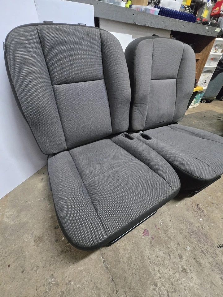 2011 年福特维多利亚皇冠警察 P7B CVPI 司机和通行证前座套和泡沫 — 第 3/4 张图片