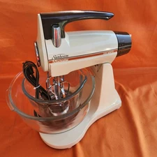 Vintage Sunbeam Mixmaster Stand Mixer with Bowls Beaters & Cord Model 1-7A
