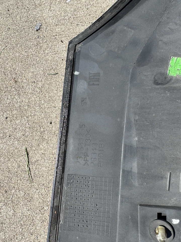 Faldones laterales Fiat 500 Abarth negros 08-19 basculante usado turbo deportivo Foto 4 de 4