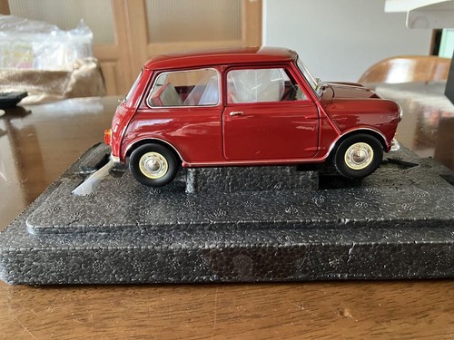 Kyosho 1/18 Morris Mini Mk.1 1959 (Cherry Red) with opening and closing #PF08UC - Picture 4 of 12
