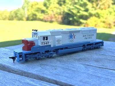Athearn 4470 HO Southern Pacific Olympic SD40-2 Powered Diesel Locomotive #7347