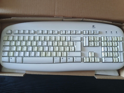 Logitech UK Layout Deluxe Weiß OEM Tastatur (PS/2 Anschluss)(vergilbte Tasten)