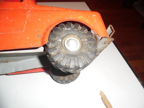 Wyandotte pressed steel side dump truck 23"-81/2"-8" red missing front grille - Picture 9 of 14