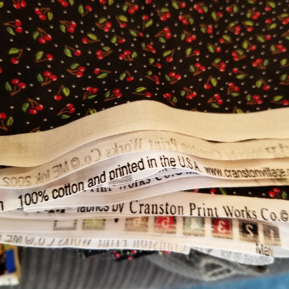 Tela Mary Engelbreit 3 yardas. Black Cherries Cranston 109" x 44" Foto 2 de 3