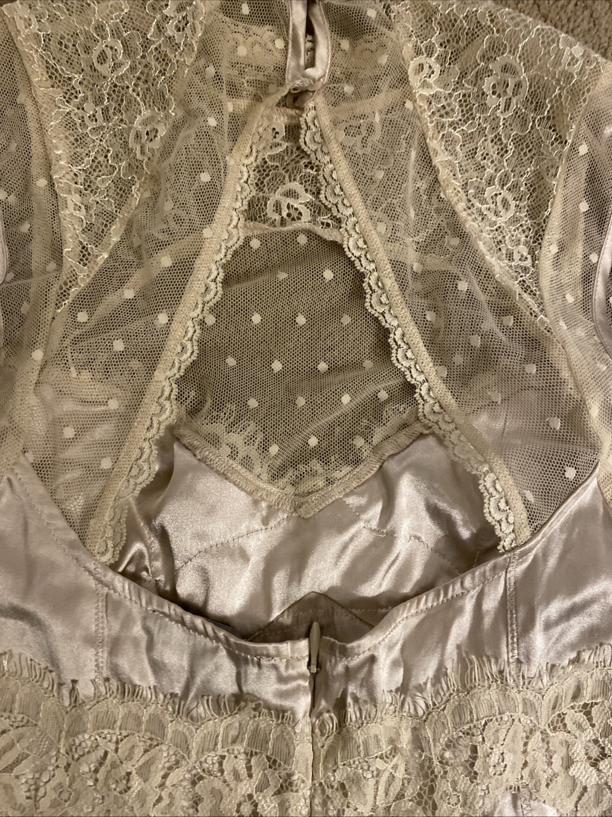 BEBE IVORY LACE SILK BLEND MOCK NECK TANK TOP SIZE XS