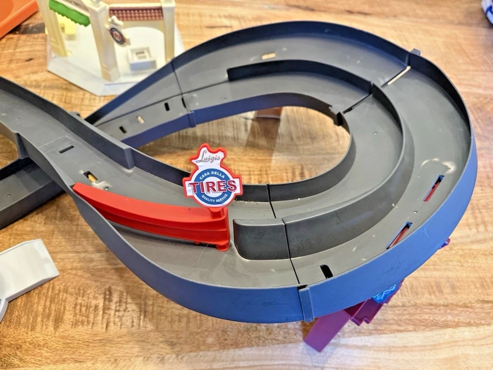 JUEGO DE RESORTES DE RADIADOR DISNEY PIXAR CARS RACE AROUND INCOMPLETO PROBADO Foto 2 de 4