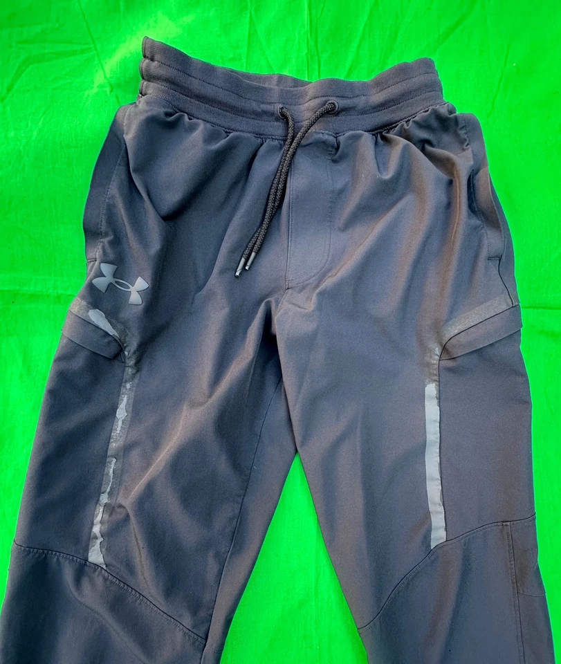 Lot of 3 Under Armour Men's Pants Size M. - Image 3 of 4