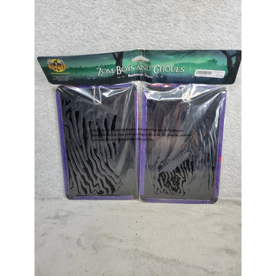 Spirit Halloween Zom-Boys and Ghouls Juego de Decoración de Letreros de Baño Foto 2 de 2