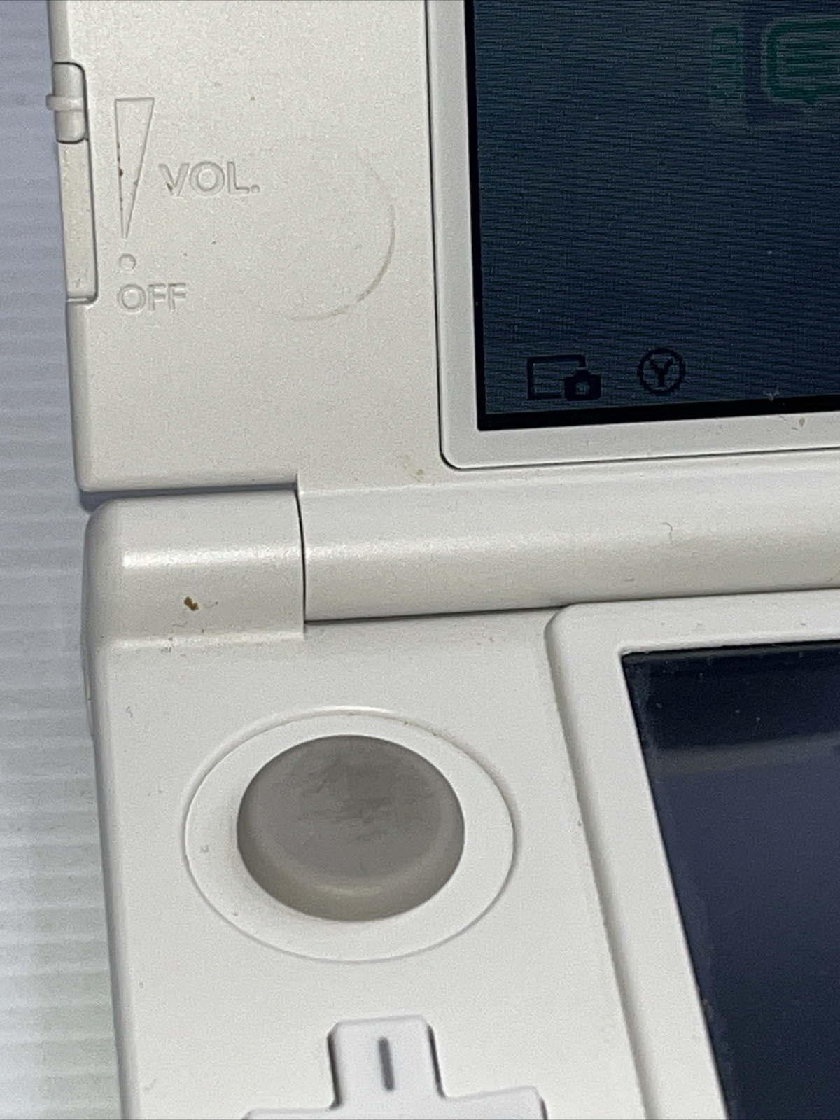 Nintendo *NEW* 3DS White Handheld Console & Charger & Animal Crossing