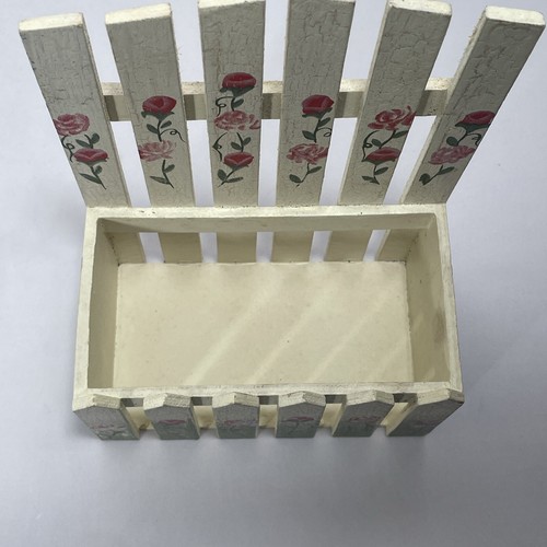 Vintage Wooden Picket Fence Planter Box White Roses Hand Painted Micky’s Minis - Afbeelding 8 van 9