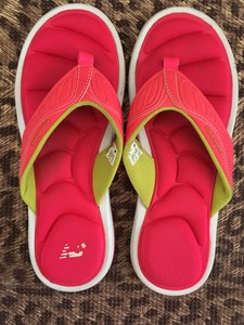 new balance cushioned flip flops