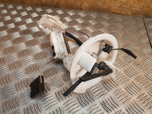 Mercedes W204 C-Klasse Dieselpumpe Pumpe Kraftstoffpumpe A2044702294