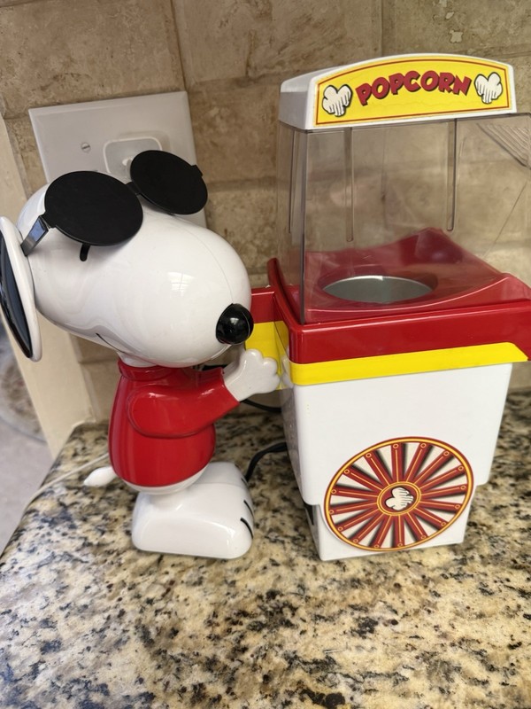 PEANUTS SNOOPY POPCORN PUSH CART AIR POPPER WORKS