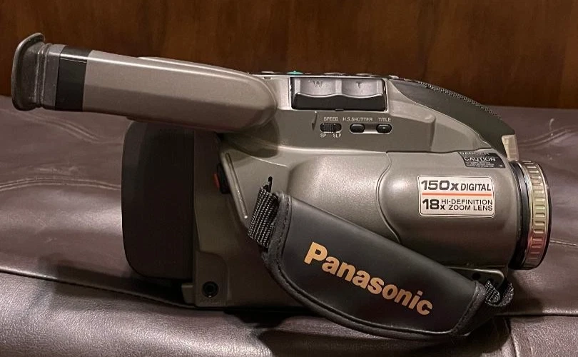 PANASONIC PV-L550D PALMSIGHT VHS-C VIDEO CAMCORDER-PV-L550D - Image 4 of 4