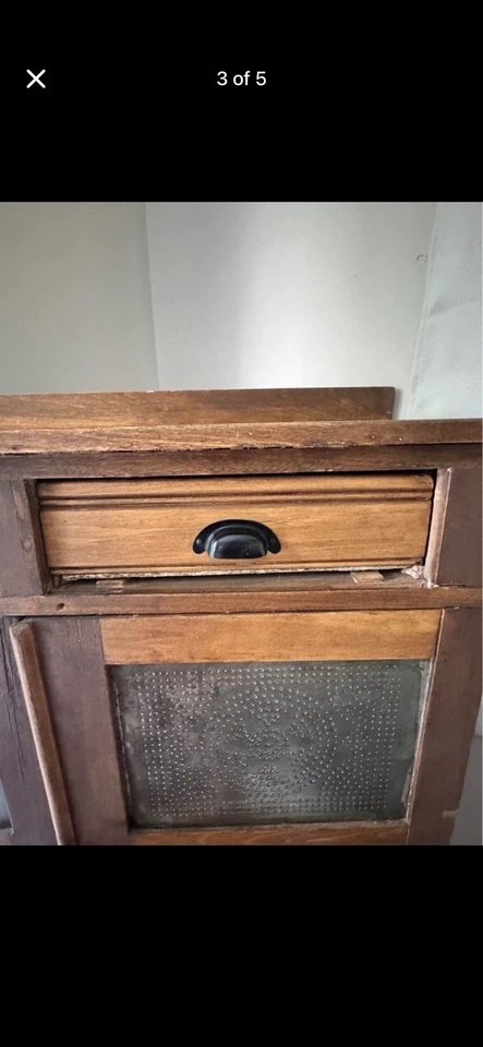 Antiguo panel de hojalata perforado seguro para pastel para muebles primitivos armario Foto 3 de 4