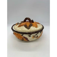 Baum Acorn Selection Covered Dish