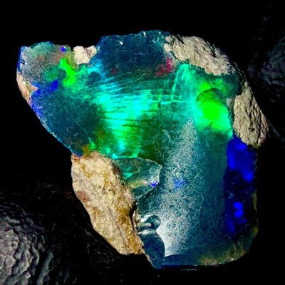 Black Opal Roh, Feuer Opal Edelstein, Äthiopischer Opal Roh 6.5 ct 19x13 mm