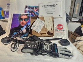 1989 Original Nintendo NES Power Glove 99% complete Missing The 4 Round Stickers