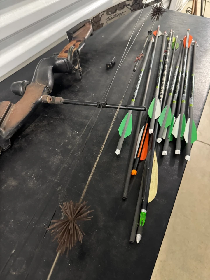 Vintage Darton Trailboo Camo Compound Bow W/ Arrows - Image 4 of 4