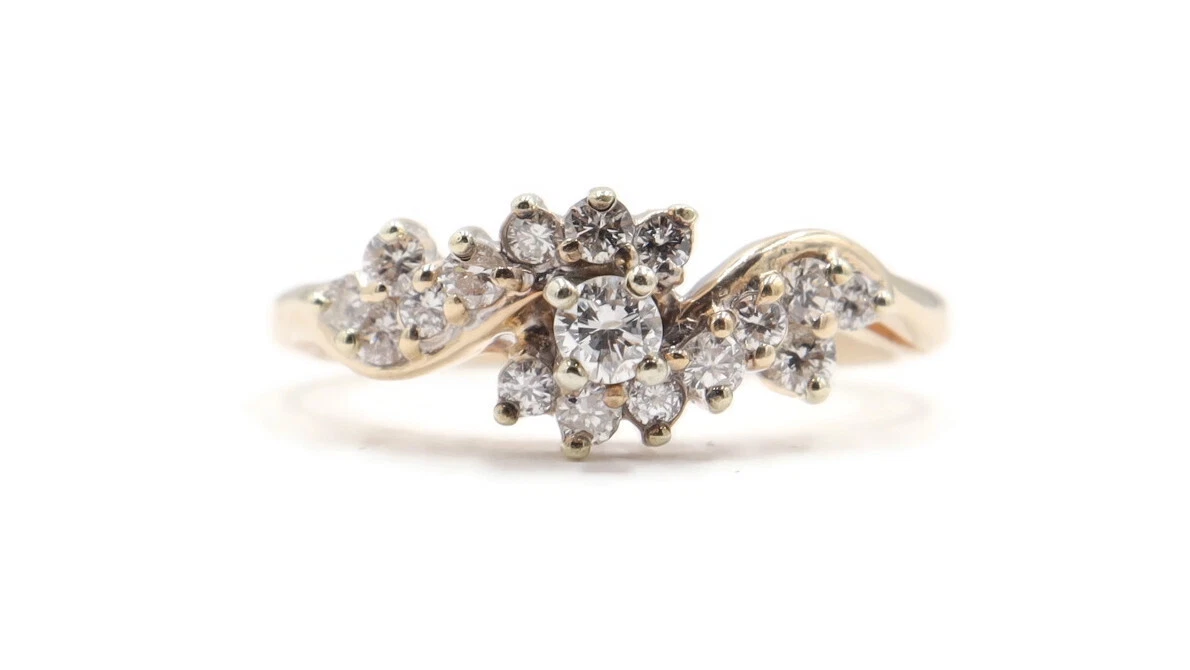 Women s Stunning Estate 0.90 ctw Round Diamond Ring in 14KT Yellow