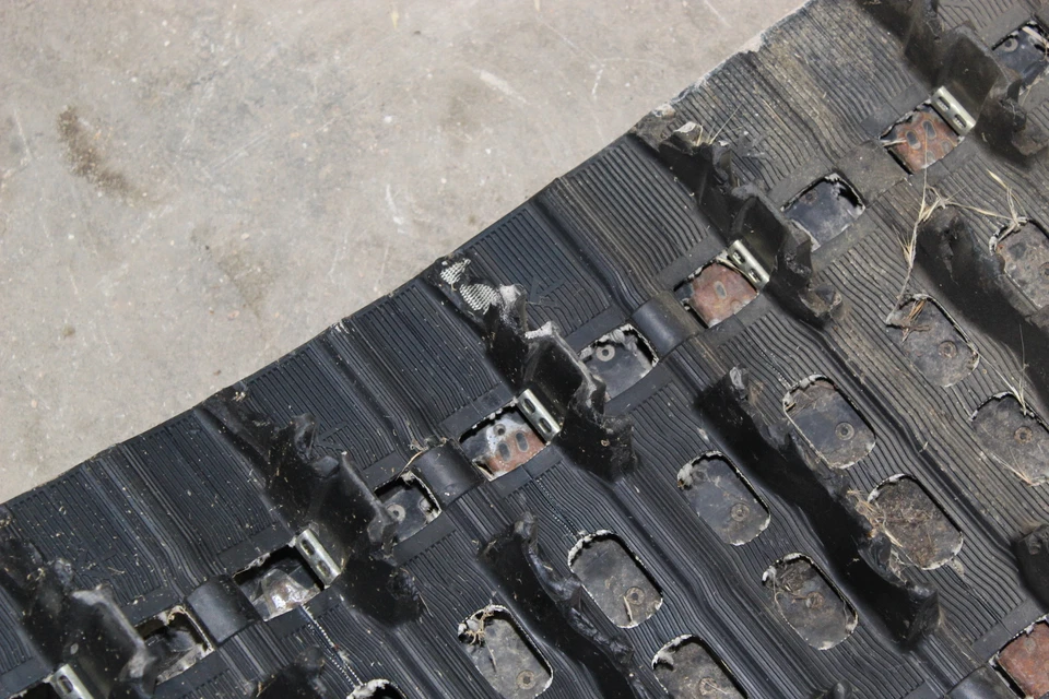 2007 SKI-DOO SUMMIT 800R PTEK 151IN TRACK 16 WIDE 2.25 LUG 2.86 PITCH - Image 3 of 4