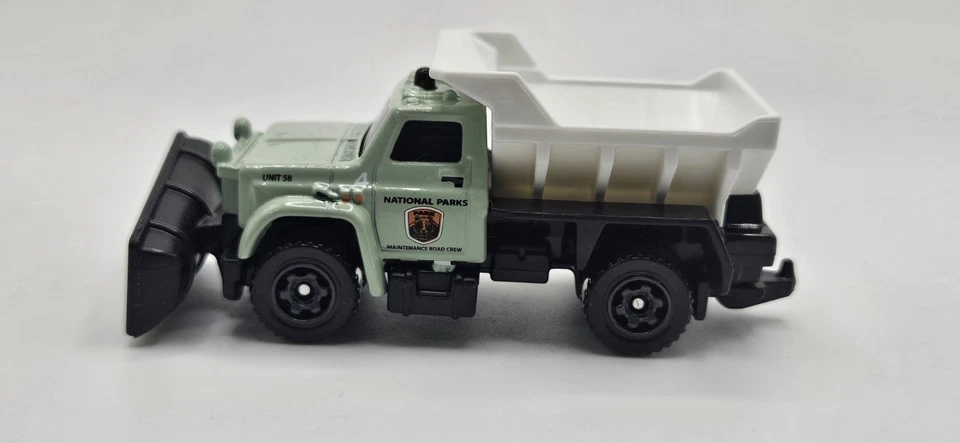 2022 MATCHBOX 1:64 MBX OFF ROAD GREEN PLOW MASTER 6000 NATIONAL PARKS Loose - Image 2 of 4